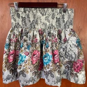 Skirt with pocket. New without tags.